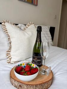 Bath Apartment 3 Private Parking Spaces 6 min Walk to Town Garden Views