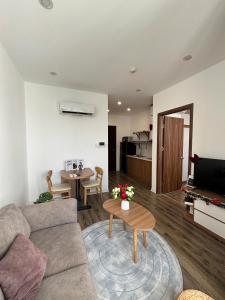 YOUstay Luxury 1-Bedroom Apartment at DCapitale