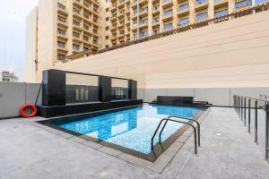 Vogue Vacation Homes, JVC Al Serh Residences Near Circle Mall, One Bedroom Plus Maids room Apartment with Balcony and City View, Access toAmenities