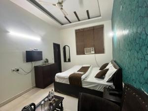 Hotel sharda holiday inn