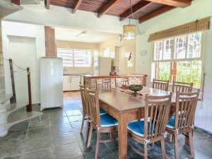 Casa no centrinho de juquehy piscina prox a praia