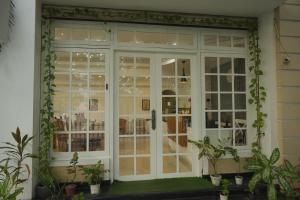 Daffodils Spice Court