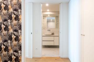 Golden Comfort w Balcony by LovelyStay