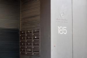 Golden Comfort w Balcony by LovelyStay