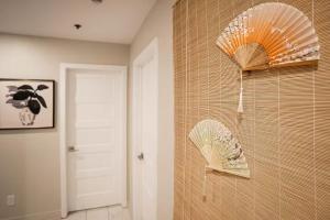 204 - Modern Cozy Suite with 2BR, Gym, Parking, DT & Airport