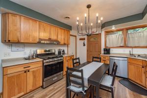 Cozy Cottage by Railey Vacations