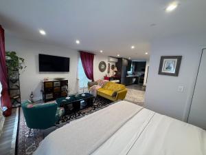 Eleni’s Charming Studio