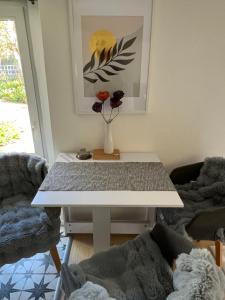 Ferieninrosengarten 1 Zi Appartement 190 cm Deckenhöhe ODER große 4 Zi DG WHG