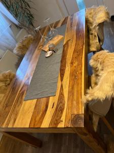 Ferieninrosengarten 1 Zi Appartement 190 cm Deckenhöhe ODER große 4 Zi DG WHG