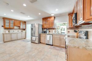 Fish, Paddle and Explore Crystal River Gem with Dock