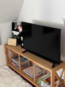 Ferieninrosengarten 1 Zi Appartement 190 cm Deckenhöhe ODER große 4 Zi DG WHG