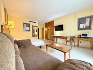 PYR Beach & Pool Private Studios