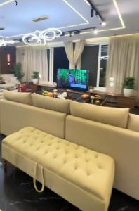 Nile and pyramid view modern and stylish apartment