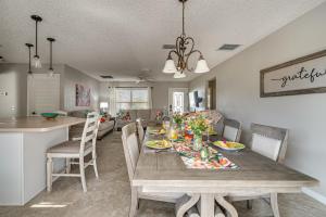 Golf, Dine and Relax Poolside! The Villages Retreat