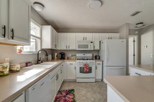 Golf, Dine and Relax Poolside! The Villages Retreat