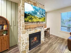 Midway Mountain Condo on Main St