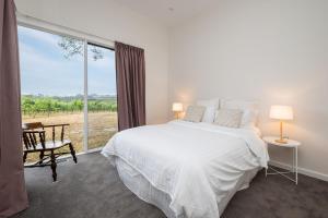 Bellas Block Vineyard Retreat with Tennis Court, Shoreham