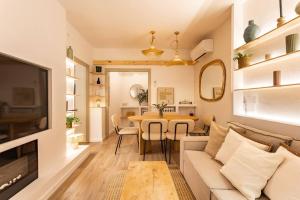 Barcelona Central Charm with Mediterranean Vibes