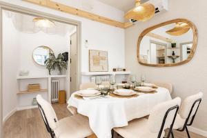 Barcelona Central Charm with Mediterranean Vibes