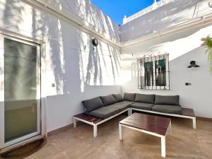Town House with Patio in Quiet Residential Area 10 Min from Beach