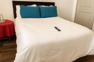 2 Bedroom Villa, Dog Park, Lake, WiFi, Laundry , Pool