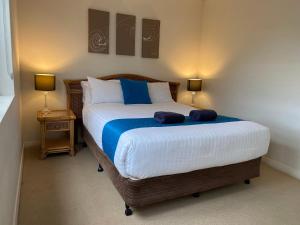 Kingfisher – Beachfront 3BR, Shared Heated Pool, Central Location Agnes Water1770