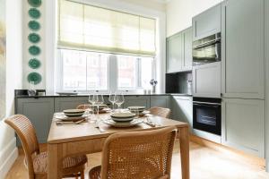 Sloane Gardens VIII by onefinestay