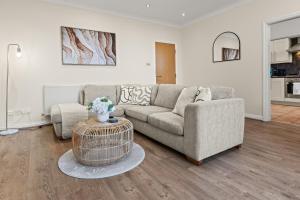 Spacious 2 Bed Apartment With Secure Free Parking