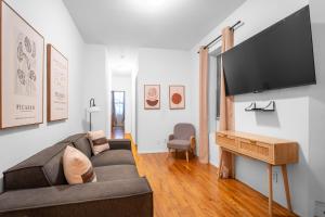 2-Bedroom Apartment in Hells Kitchen - Manhattan!