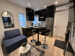Style City Getaway! Downtown on point! Full Private apartments!