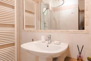 Bright Apartment in the Viale XX Settembre area
