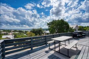 Premium 4BR Canyon Lake Getaway, Comfort and Views