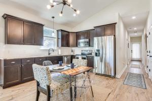 Less Than 2 Mi to Dtwn! Quiet Family Home in Pensacola