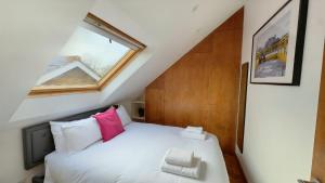 Quiet top-floor retreat