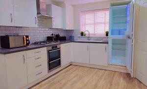 Modern 3Bedroom Family Stay Garden & Parking