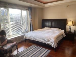 Two-bedroom lucky en-suite with private entrance and bathroom in close to YVR Richmond