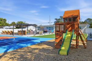 Pastel Palms - Sport Court - Pool - Hot Tub - Bar