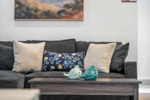 NEW Family 3BR Upper Suite w Kids Play Den, Free Banff Pass