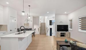 Large 5BR Family Home w Kids Play Den & Private Basement Suite Included, FREE Banff Pass!