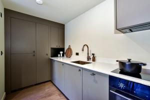 Luxury 2 bed Canalside nr Kings Langley Station