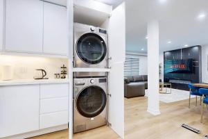 Lux 7 Bedroom Home [Near Rogers StadiumDownsview]