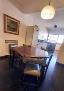 Amplio departamento céntrico con cochera