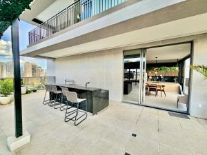 Studio Novíssimo Metrô Brooklin! Jacuzzi Ar Wifi TV LCD Academia CoWorking Portaria 24h Guarda Malas! 15min Congonhas