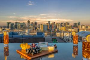 The Skyline Social - Retreat & Private Rooftop