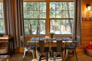 Painted Pony Cabin by NW Comfy Cabins