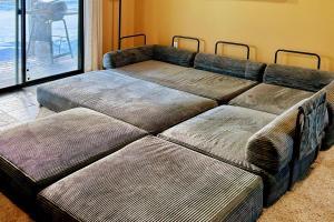 Cozy Condo: Steps to Free Winter Park Shuttle!