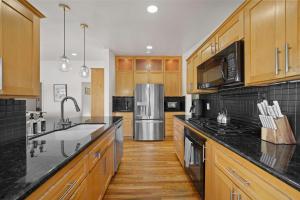 Stylish Retreat Near Mission Bay with Games & Firepit