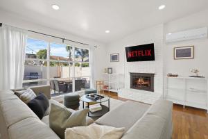 Stylish Retreat Near Mission Bay with Games & Firepit