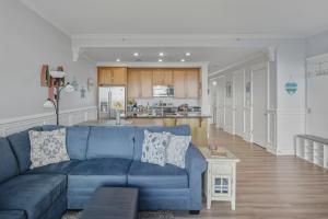 Oceanfront Condo King Suite & Pet-Friendly Stay