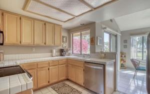 PY732 - Champion Haven - Alice Lodging